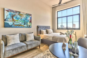 Sunny Haven in the heart of the East City w/Parking
